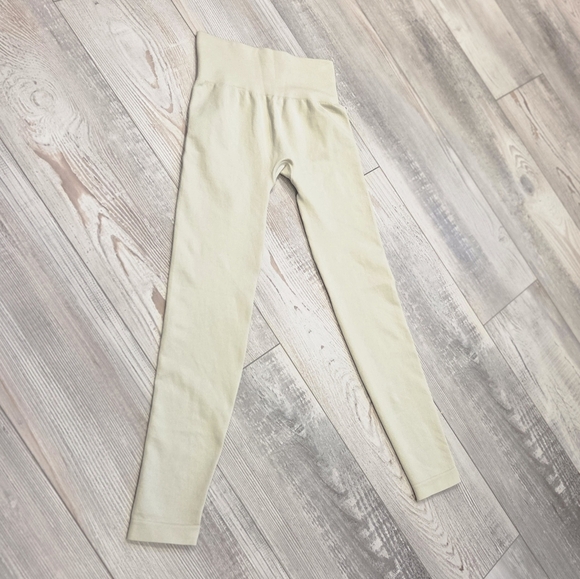 IVL Collective Seamless High-Waisted Leggings- In A "Cream" Color!! - Picture 12 of 12